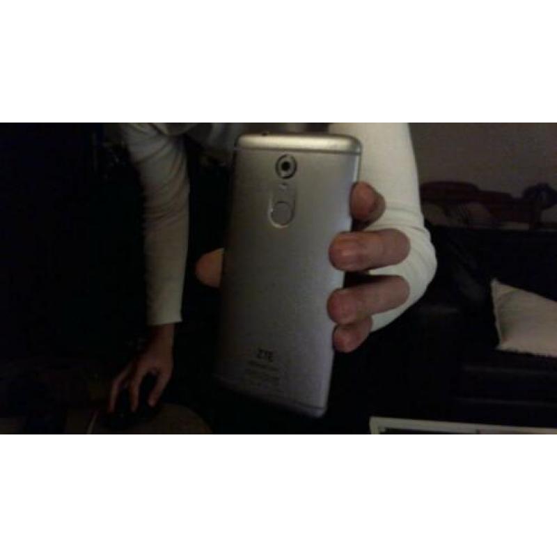 15/4 ZTE Axon 7 Mini + Gloednieuwe Batterij