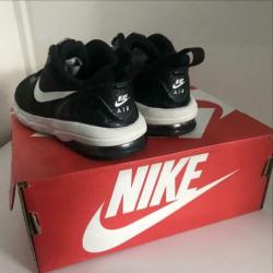 Nike zwarte sneakers maat 22