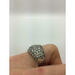 H433 Prachtige zilveren ring met strass maat 20