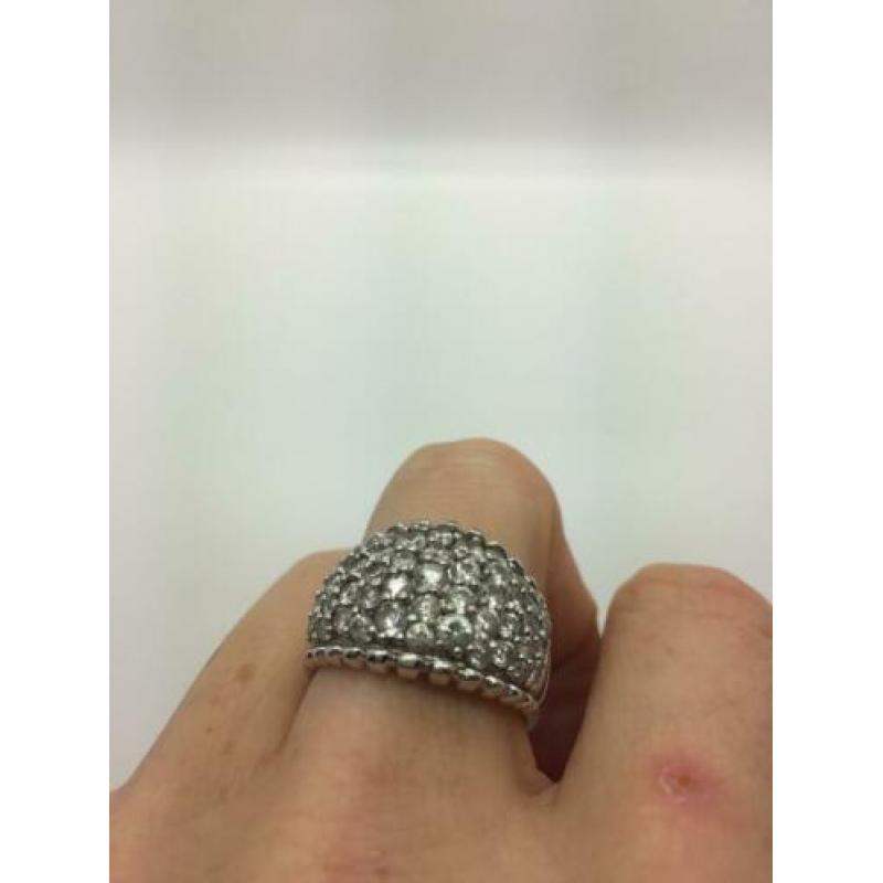 H433 Prachtige zilveren ring met strass maat 20
