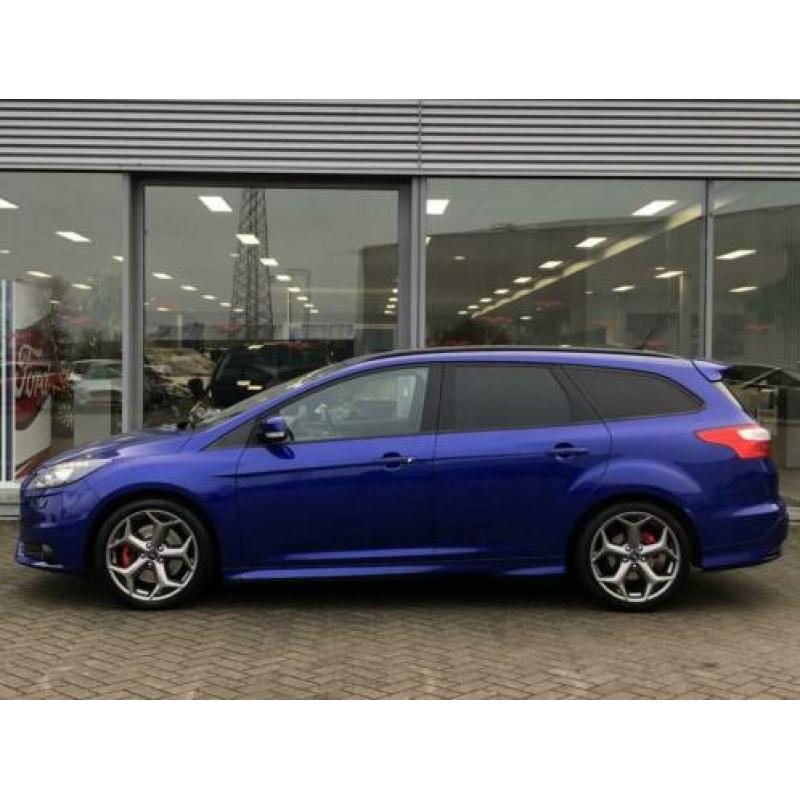 Ford Focus Wagon 2.0-250PK EcoBoost ST Navigatie | Xenon | P
