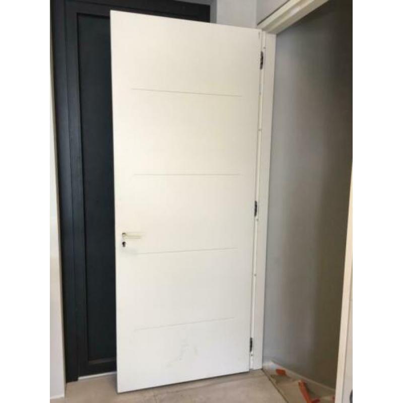 16x vol MDF deuren / platen - wit / donker gegrond - NIEUW