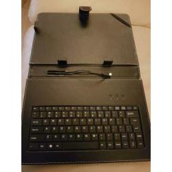 Nieuwe harde hoes voor tablet. Met ingebouwd toetsenbord.