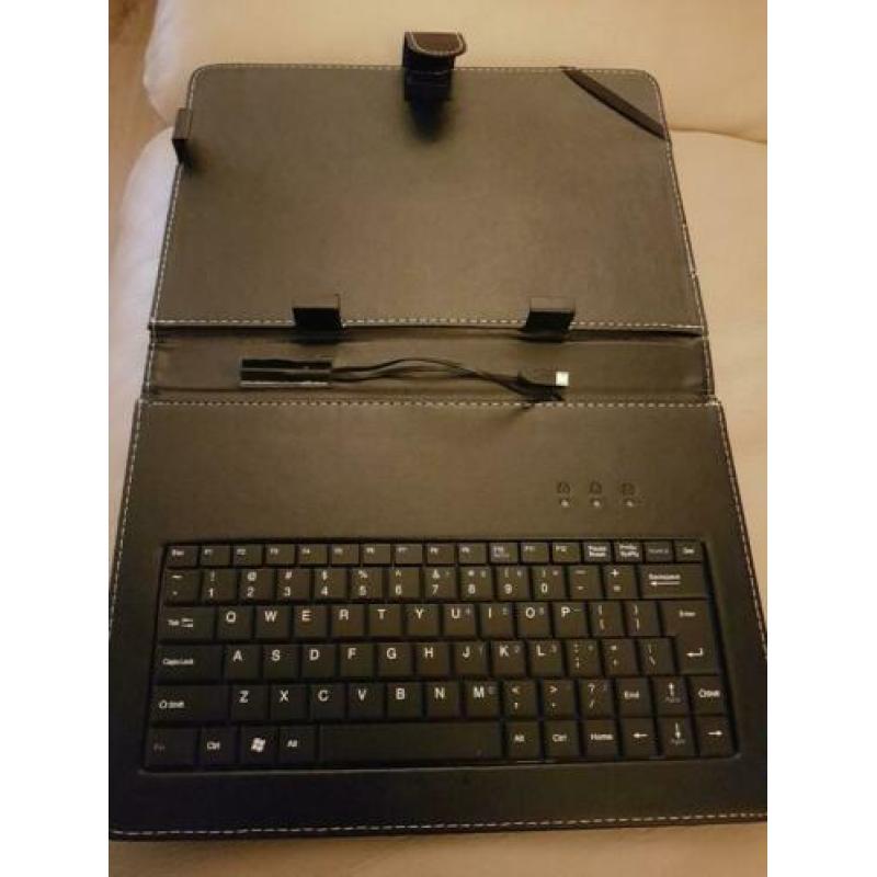 Nieuwe harde hoes voor tablet. Met ingebouwd toetsenbord.