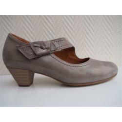 Gabor hakjes, z.g.a.n., UK 5,5 H, beige. Gratis verzenden!