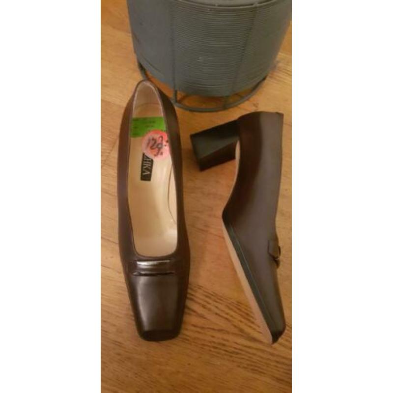 Nieuwe schoenen van het duur merk Nouchka.
