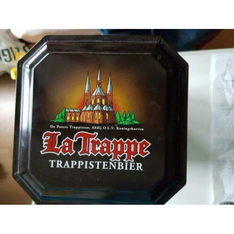 blik la Trappe, ca. 14,5 x 14,5 x 15,5 cm. goede staat