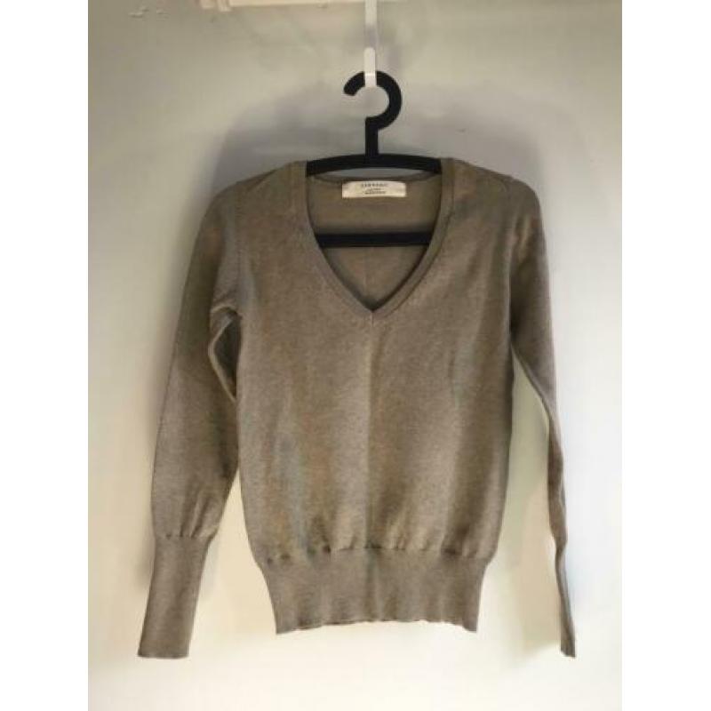 Beige zand kleurig truitje van Zara in maat M (nette staat)