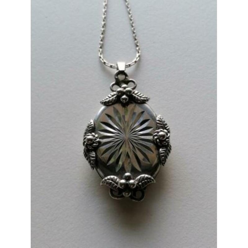 Antieke zilveren medaillon & zilveren ketting