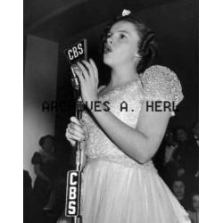 Judy Garland actress Wizard of Oz cast portrait photograph 8