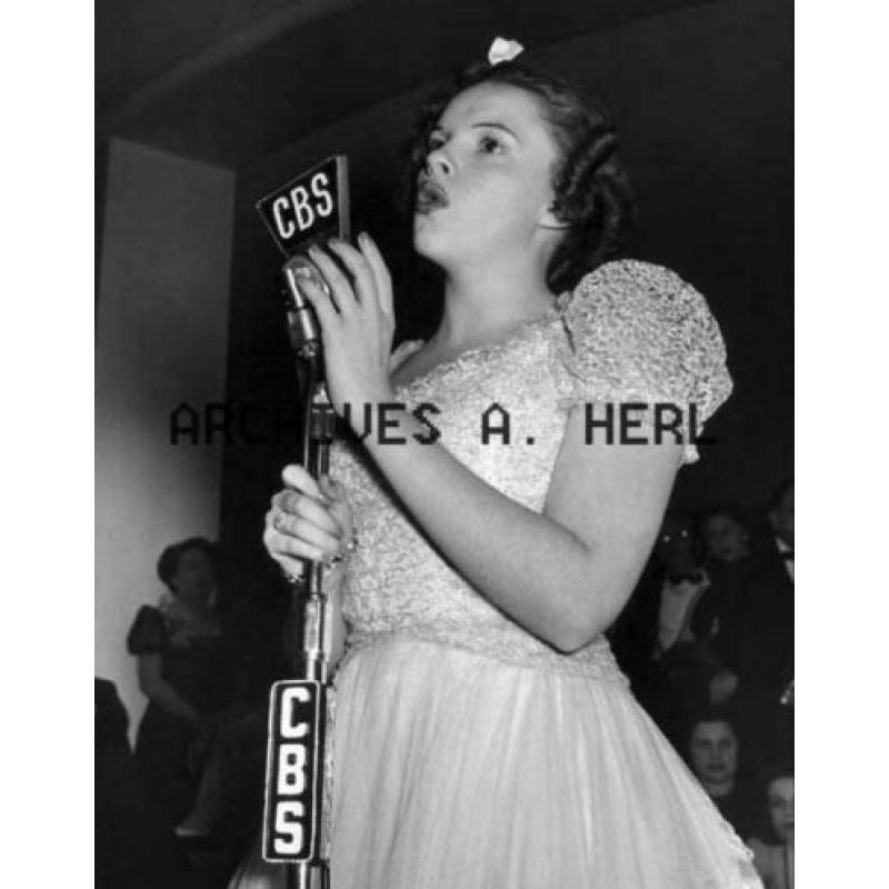 Judy Garland actress Wizard of Oz cast portrait photograph 8
