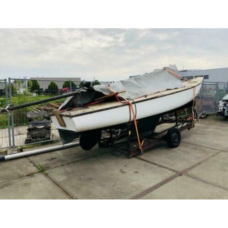 ZEILBOOT RIVA IN NIEUW STAAT 7 meter (bj 2000)