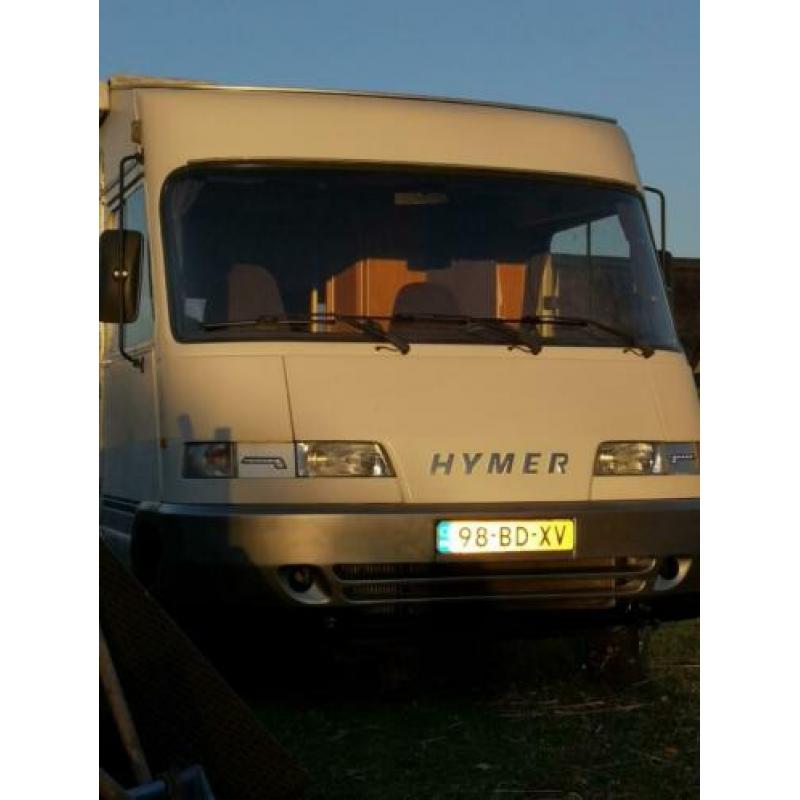 Zeldzame B534 Hymer met rondzit en hefbed