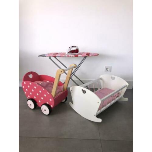 Houten Poppenwagen Janod, wiegje, strijkijzer