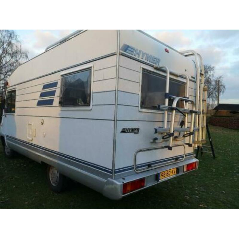 Zeldzame B534 Hymer met rondzit en hefbed