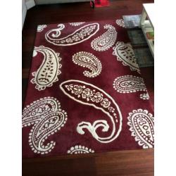 Bordeaux rood wollen vloerkleed met Paisley print