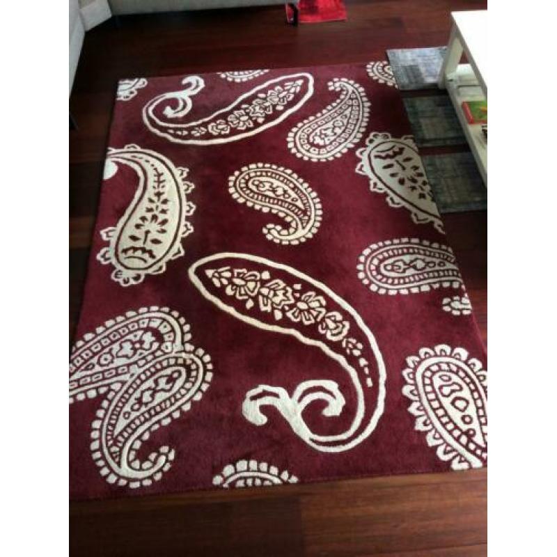 Bordeaux rood wollen vloerkleed met Paisley print