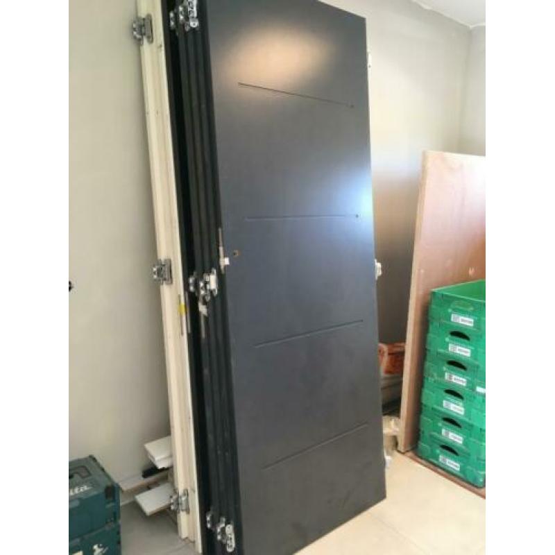 16x vol MDF deuren / platen - wit / donker gegrond - NIEUW