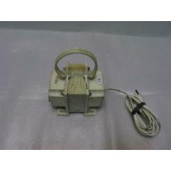 m24) Oude TRAFO 220 V naar 120 V - 250 VA.