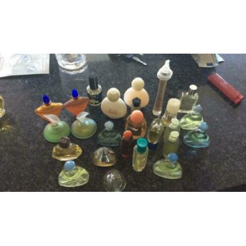 25 Volle miniatuur parfumflesjes 7,5 tot 15ml