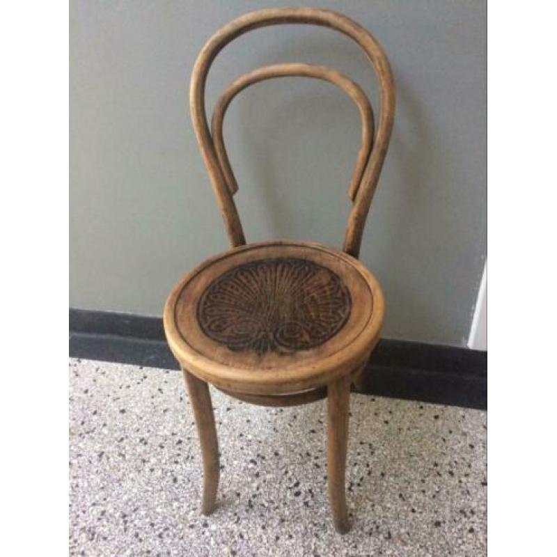 Oude originele Thonet stoel