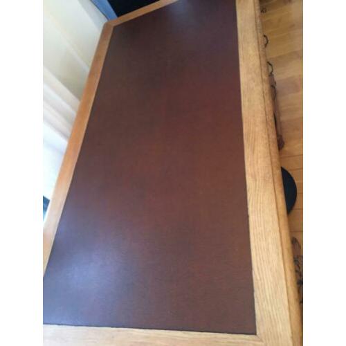 Antiek bureau met werkblad in leer