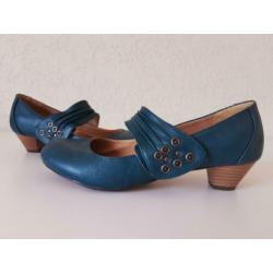 Stoere petrolblauwe pumps maat 39