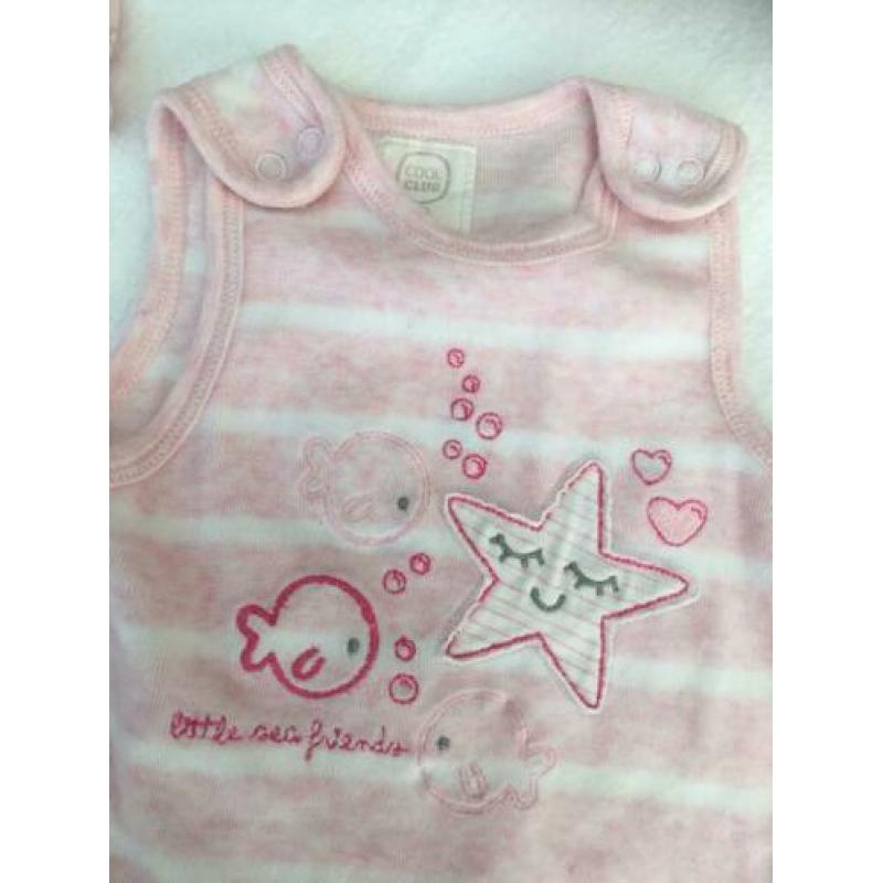 Leuke pyjama maat 56/62 voor meisje bijna gratis
