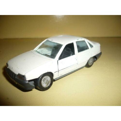 Mie18> oude gama opel kadett gls 6 turig