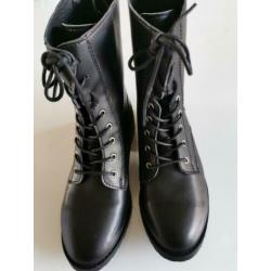 33 - Nik & Nik Thelma boots