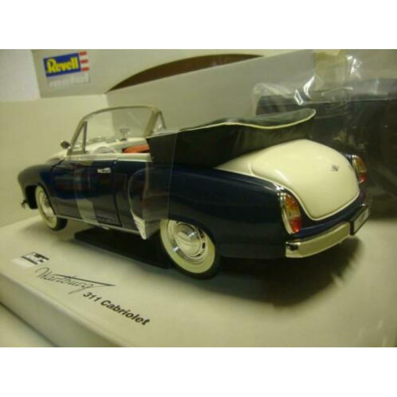 Wartburg 311 Cabriolet blue/white Revell 1:18 KRD