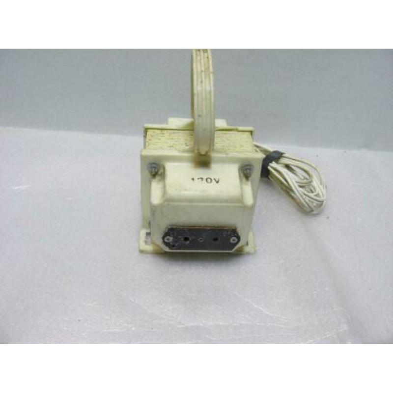 m24) Oude TRAFO 220 V naar 120 V - 250 VA.
