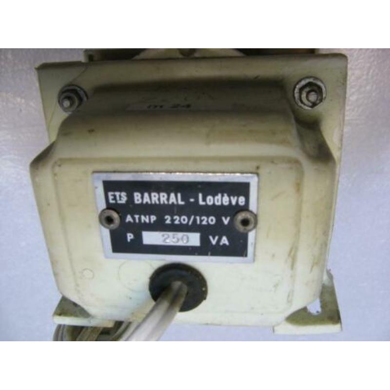 m24) Oude TRAFO 220 V naar 120 V - 250 VA.