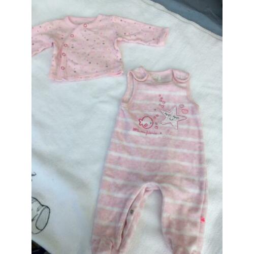 Leuke pyjama maat 56/62 voor meisje bijna gratis