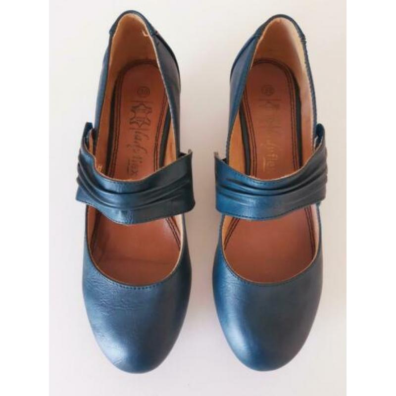 Stoere petrolblauwe pumps maat 39