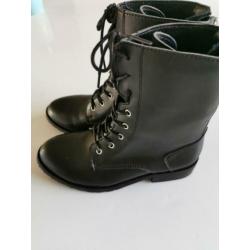 33 - Nik & Nik Thelma boots