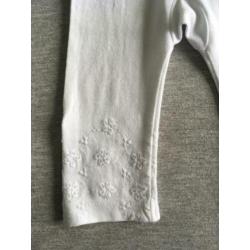 rompertje en broekje, broderie , maat 68