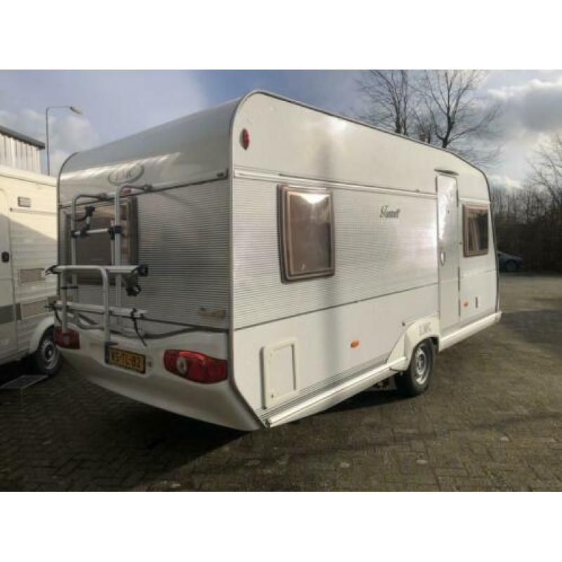 LMC Favorit 460 RD Vast bed met mover