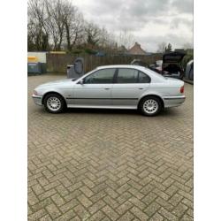 BMW 5-Serie 2.0 L 520i E39 (lichte opknap-puntjes)