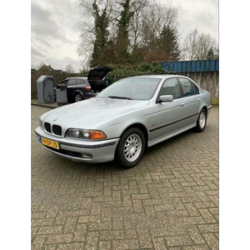 BMW 5-Serie 2.0 L 520i E39 (lichte opknap-puntjes)