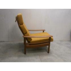 Mooie Deense nieuwe beklede teak vintage retro fauteuil.