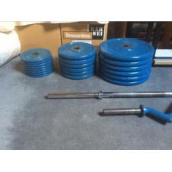 Thuis fitness, complete set: bankje, dumbells, schijven etc.