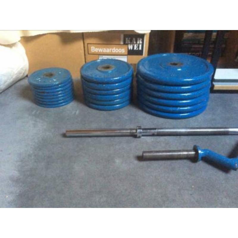 Thuis fitness, complete set: bankje, dumbells, schijven etc.
