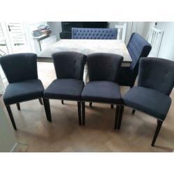 Super mooie set: eettafel, 4 stoelen, 2 bankjes