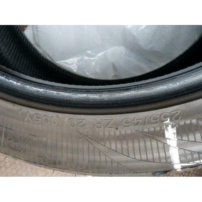 Zomerbanden Vredestein Ultrac Vorti 255/45 ZR 20/SUV