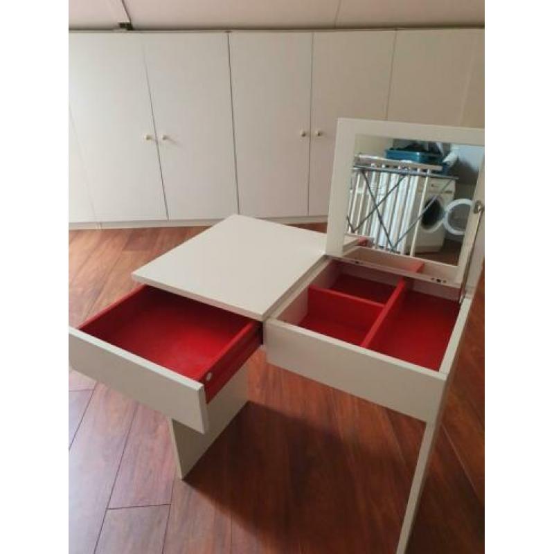 TOILETTAFEL (make-up tafel) .