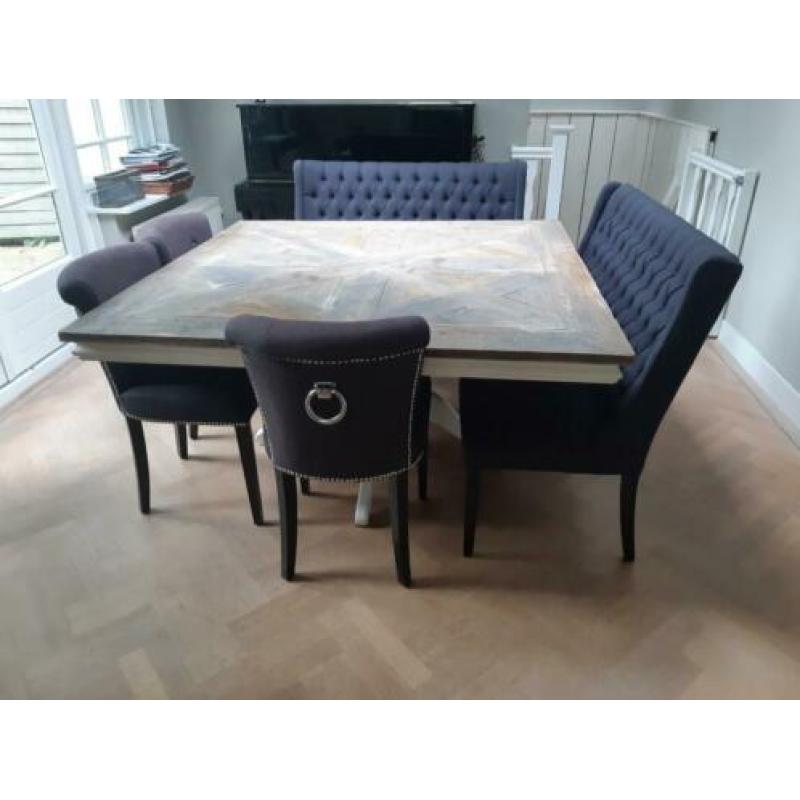 Super mooie set: eettafel, 4 stoelen, 2 bankjes