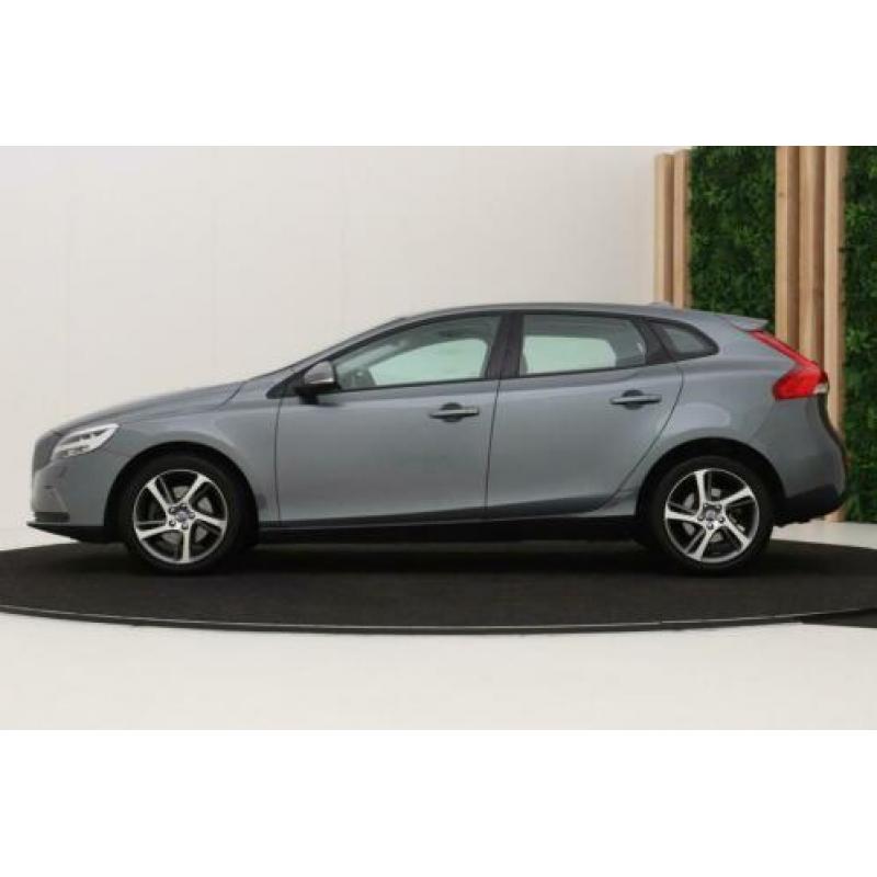 Volvo V40 2.0 T2 Momentum | Camera | LED | PDC V+A | Navigat