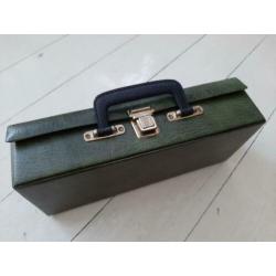 Retro bewaarkoffer cassettebandjes groen