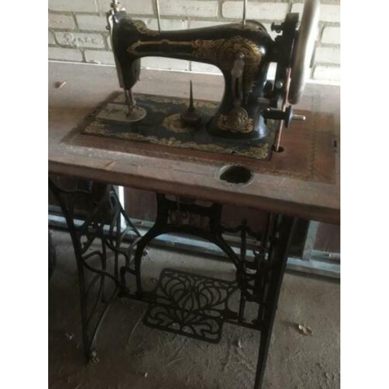 Opel naaimachine tafel